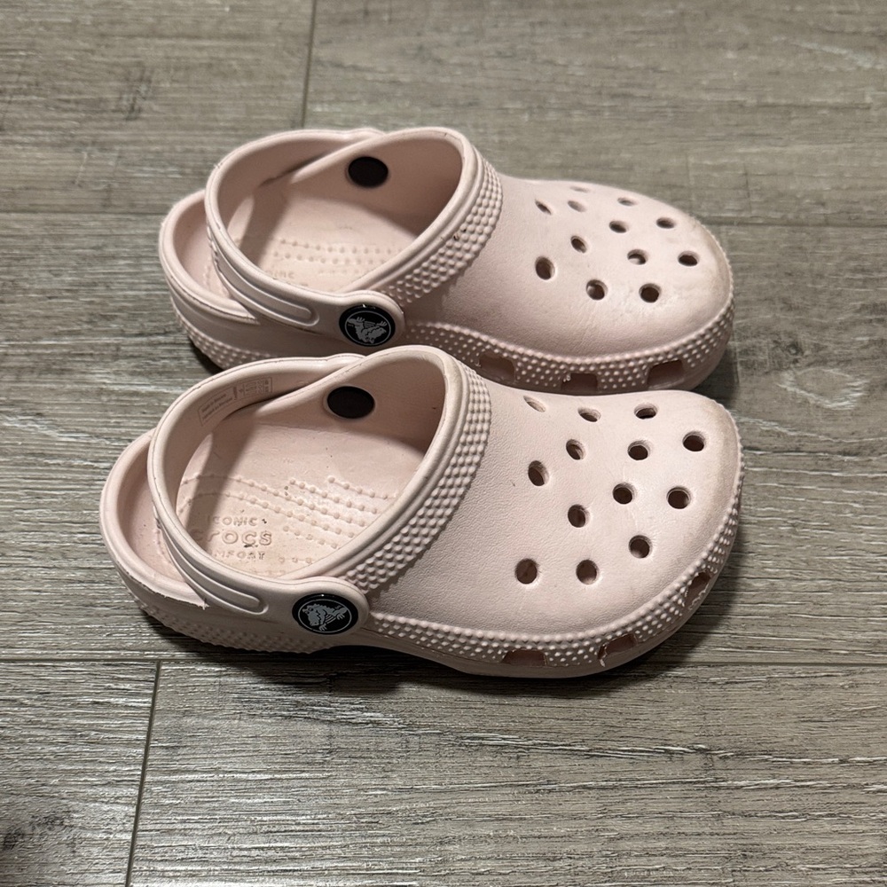 CROCS Kids Classic Clog in Pale Pink